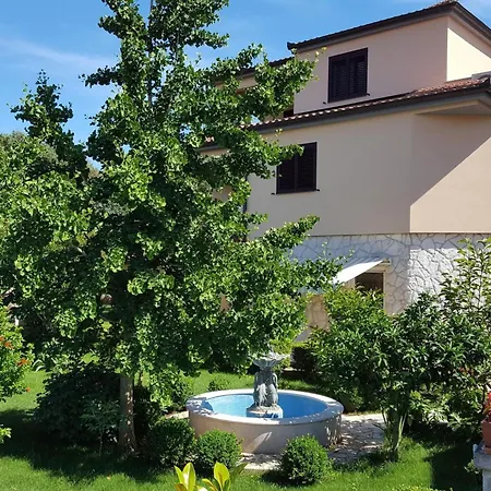 Ginkgo 4 By Interhome Apartman Banjole